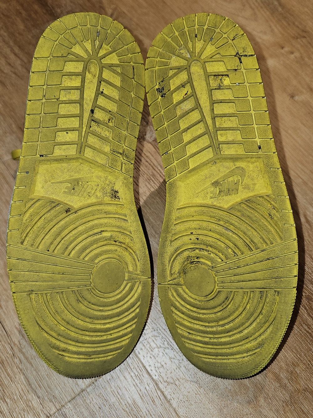 Jordan Mid Top Sneakers in Yellow and White - Picture 6 of 7